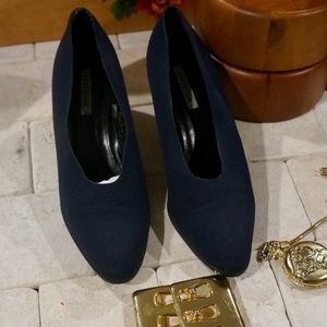 ANN TAYLOR Blue Pumps.
